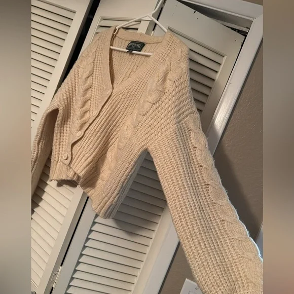 American Eagle Cream Cable Knit Cardigan - Picture 2 of 4